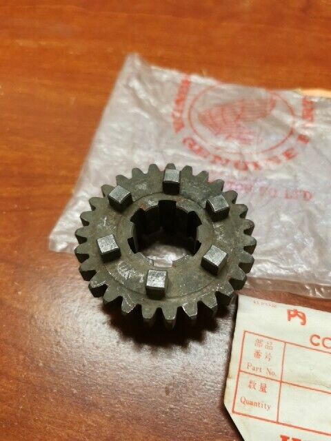 NOS Honda CA72 CA77 GEAR 3RD MAINSHAFT 27T 23451-250-020 H75