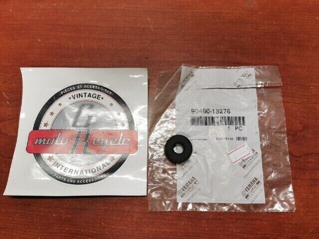NOS Yamaha FZ600 FZ700 FZ750 FJ600 FZ8 YP400 GROMMET 90480-18276-00 Y107