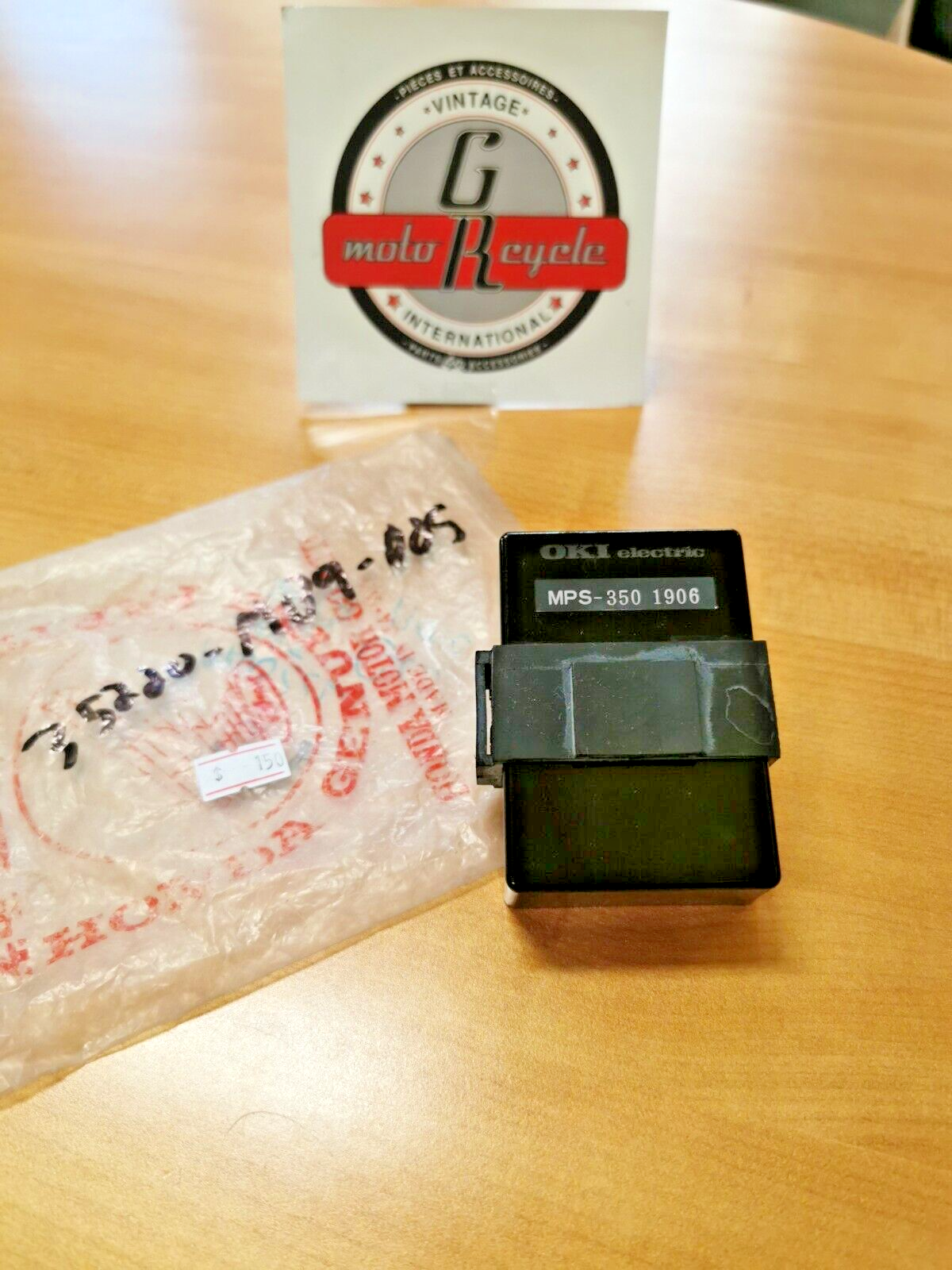 NOS HONDA GL1100 1982 CANCEL UNIT TURN SIGNAL 35220-MB9-005  H22