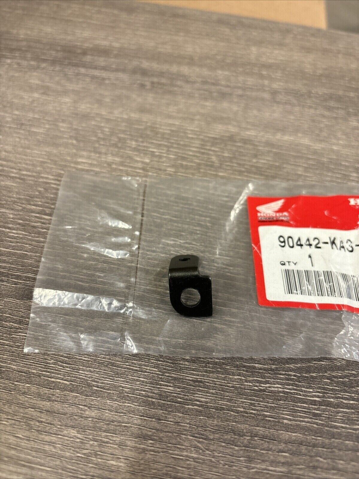 NOS Honda CR125R CR250R CR80R SPRING HANGER PLATE 90442-KA3-740 H124