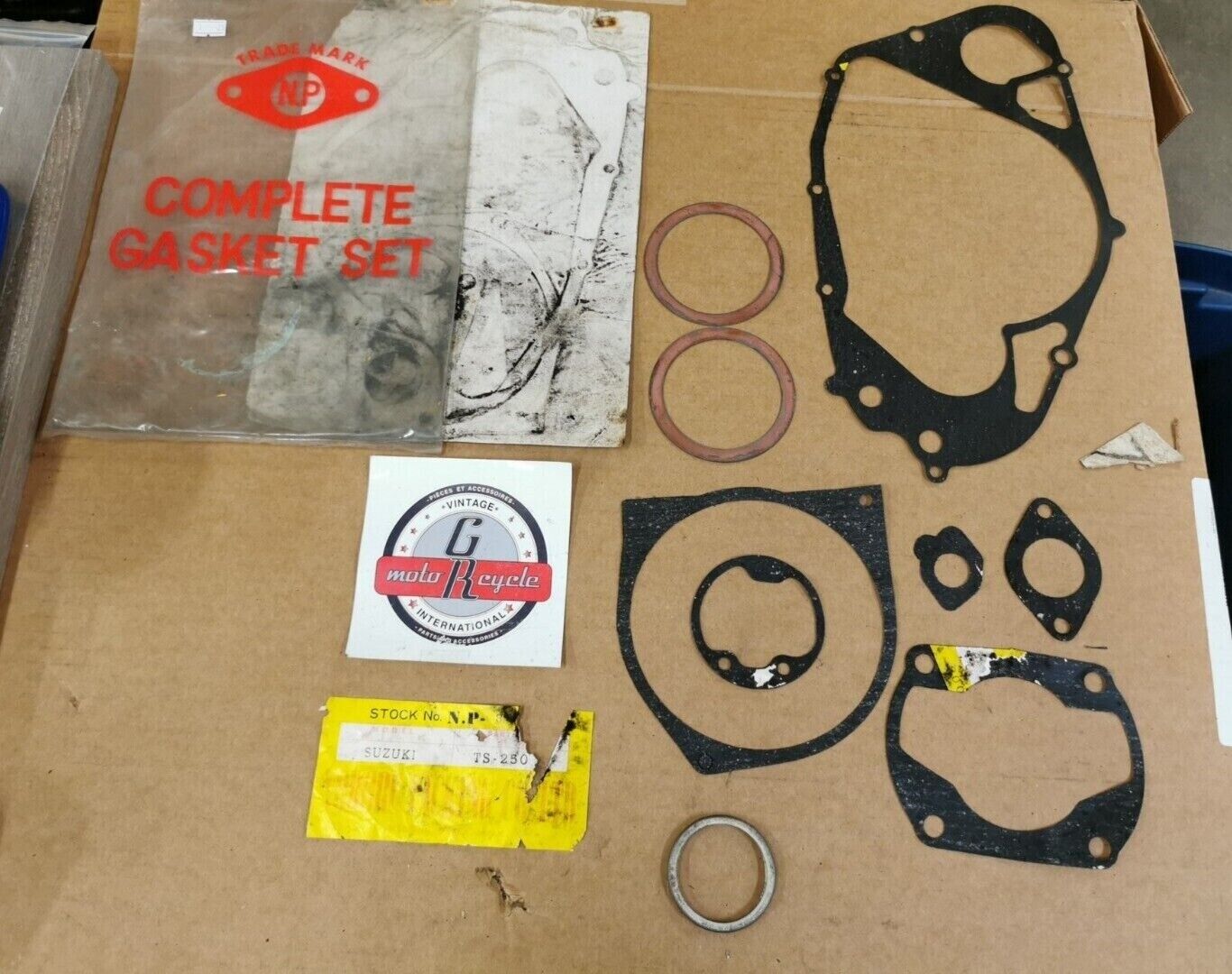 NOS NOBORU SUZUKI TS250 GASKET KIT INCOMPLETE SET J49