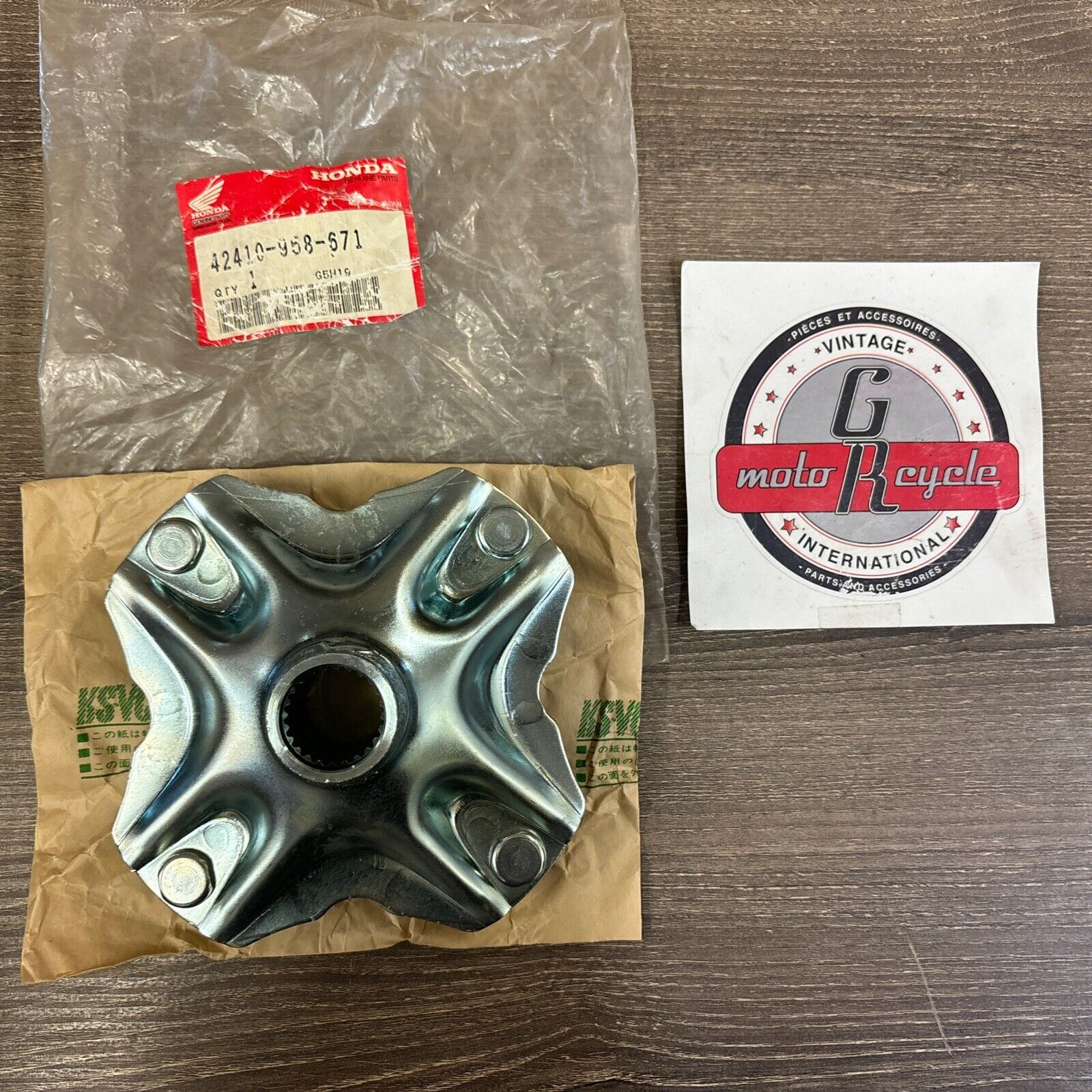 NOS Honda ATC110 ATC125M ATC200S REAR WHEEL HUB 42410-958-671 H114