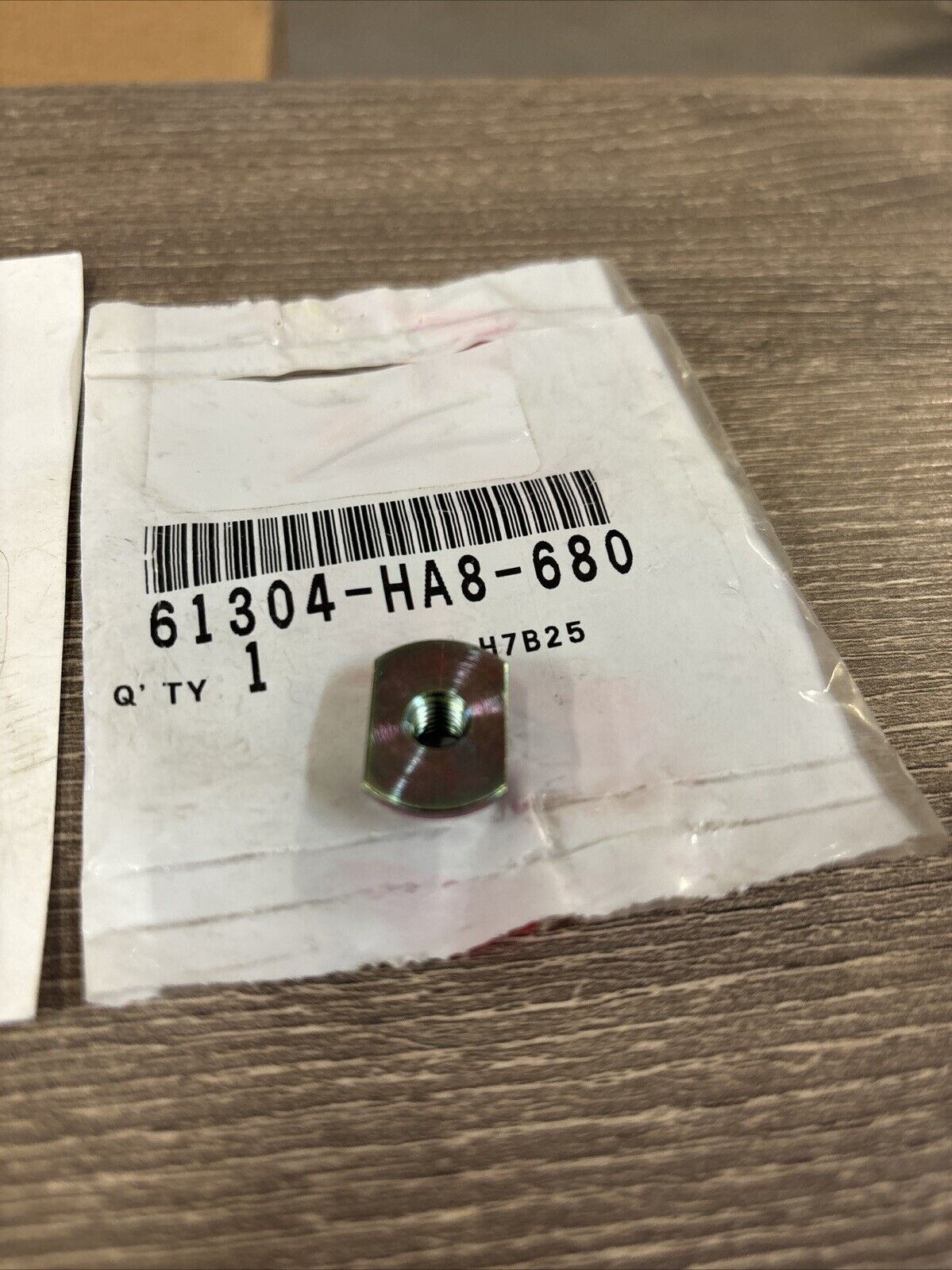 NOS Honda 1985 - 1987 TRX250 SPECIAL NUT 6X8.5 61304-HA8-680 H134