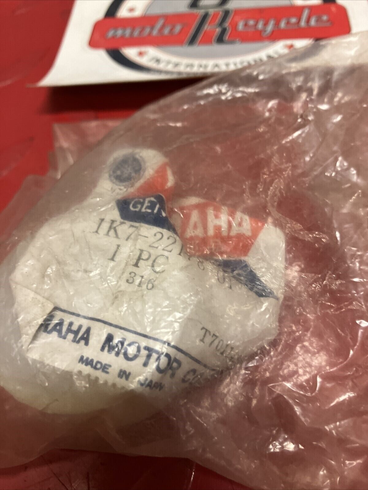 NOS YAMAHA IT400 1976 TENSIONER ROLLER 1K7-22178-01-00 Y67