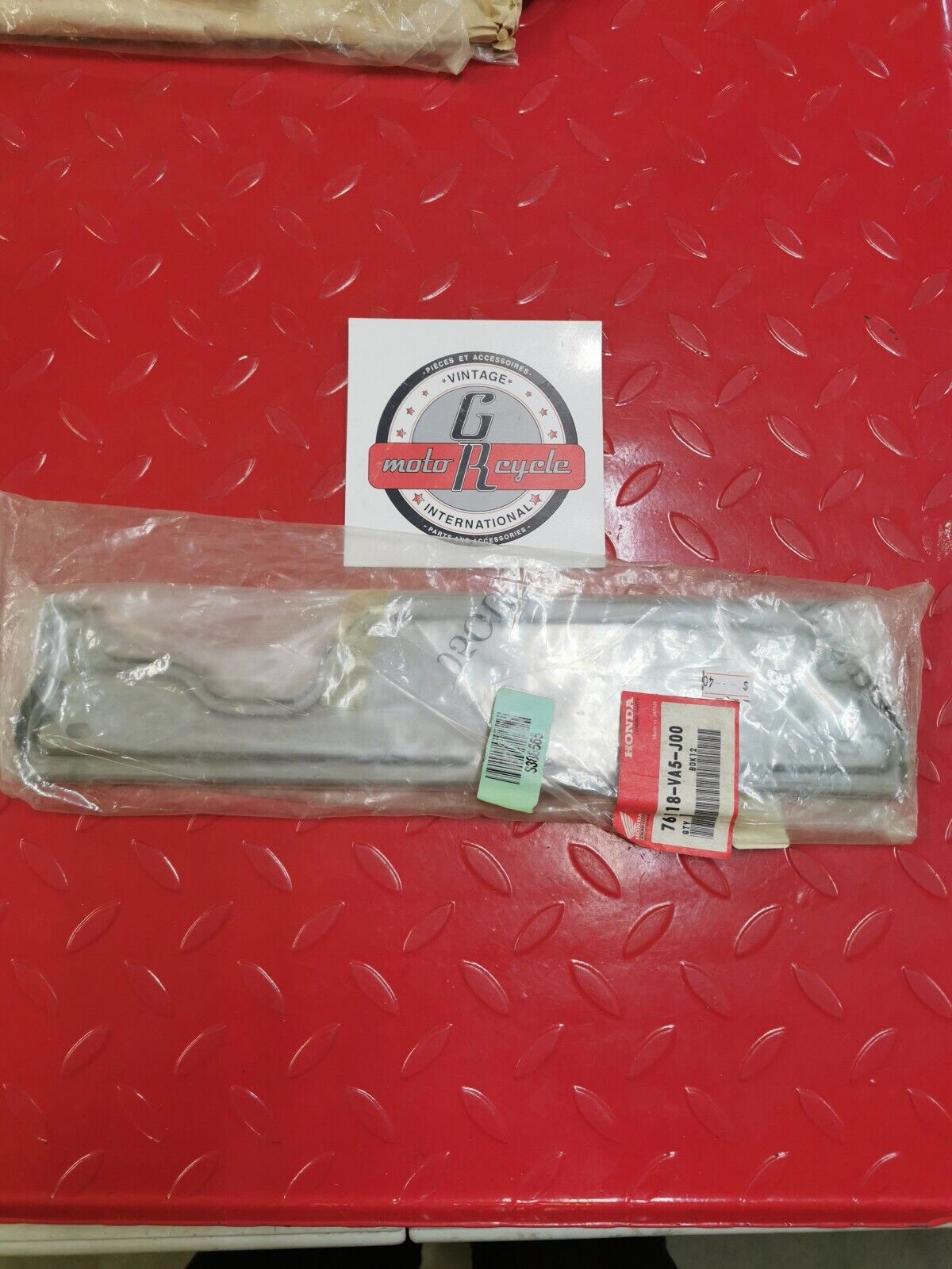 NOS Honda  SAFETY SHEILD 76118-VA5-J00 H13