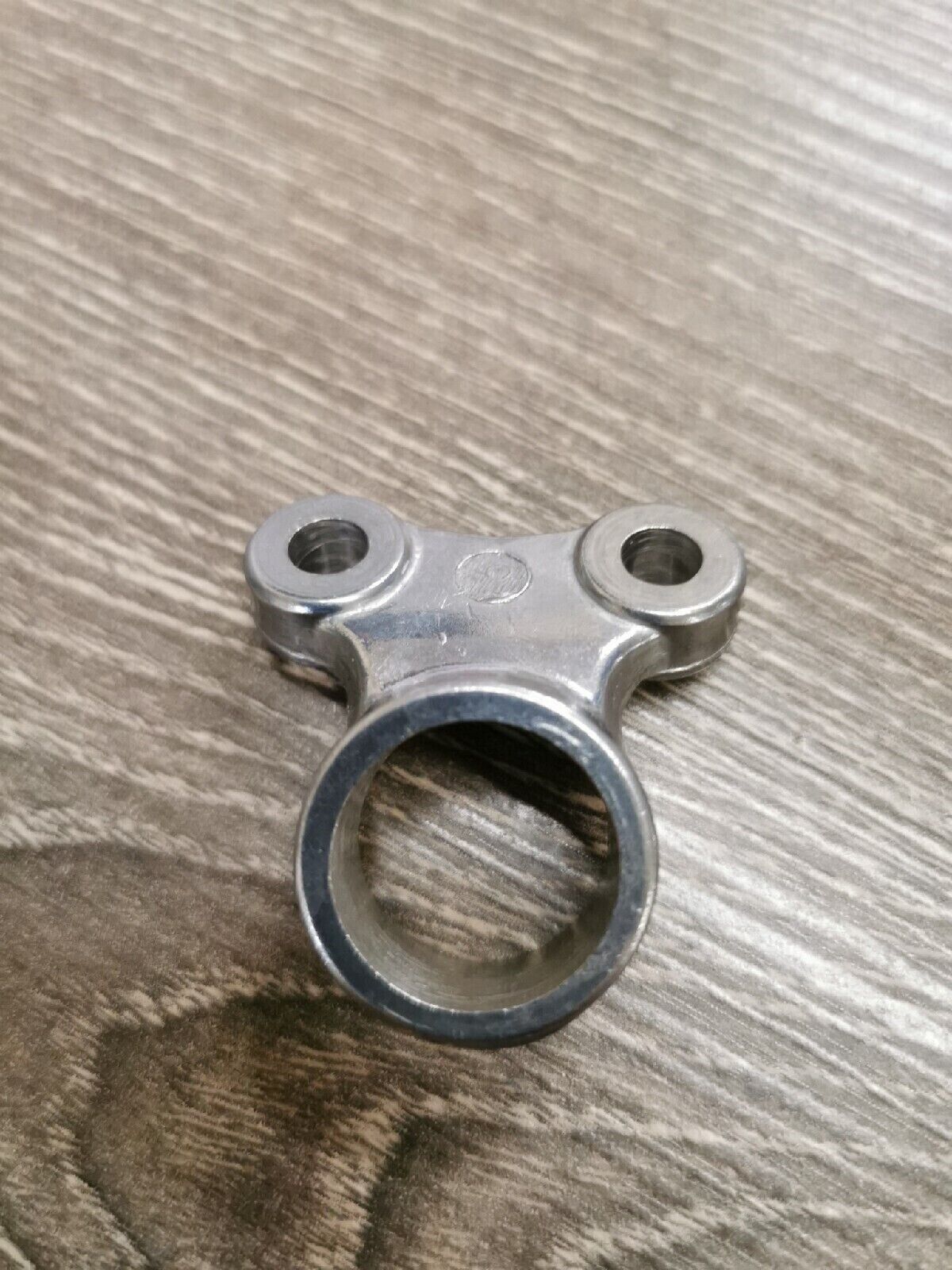 NOS YAMAHA HOLDER BRAKE HOSE 1    306-25875-00  Y57