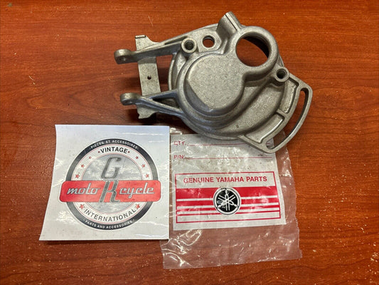 NOS Yamaha SECONDARY SHAFT HOUSING 843-47561-00-00 SUB 8A4-47561-00-00 Y184