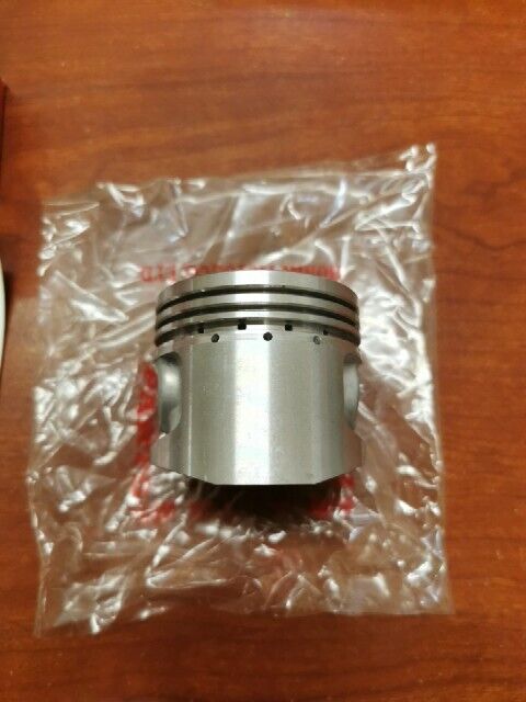 NOS Honda CB500 K1 K2 PISTON (OS 0.25) 13102-323-000 SUB. 13102-323-405 H62