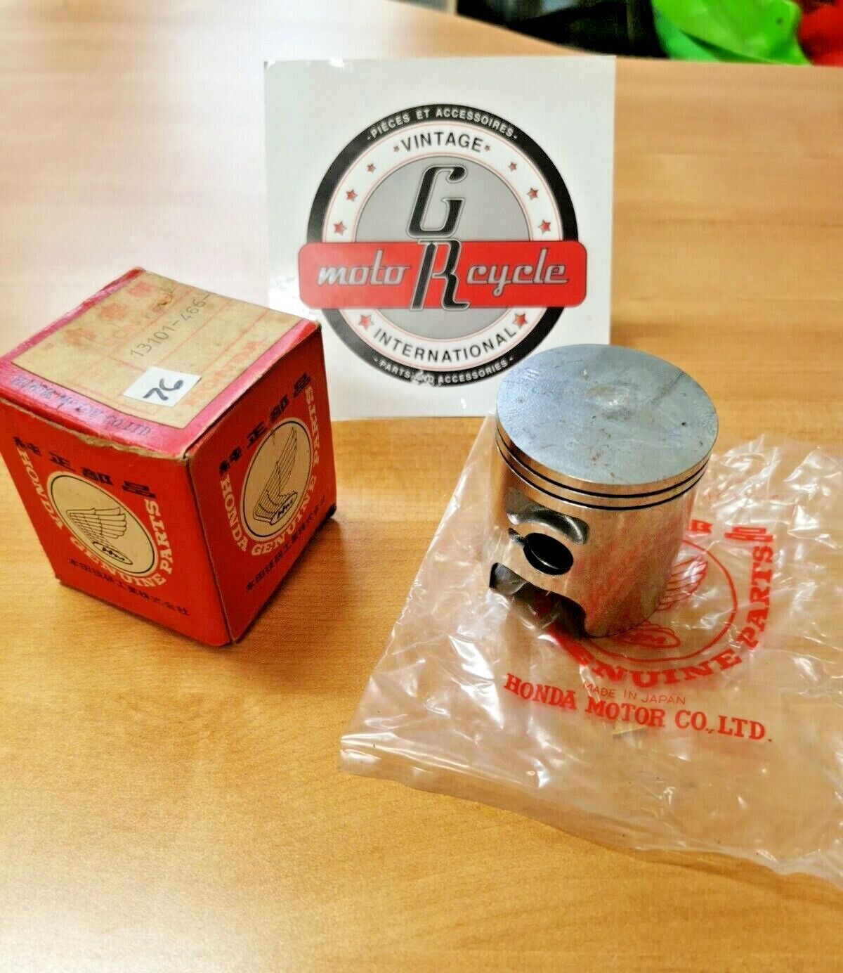 NOS HONDA  CR125R 1980 PISTON  STD   13101-466-000   H22