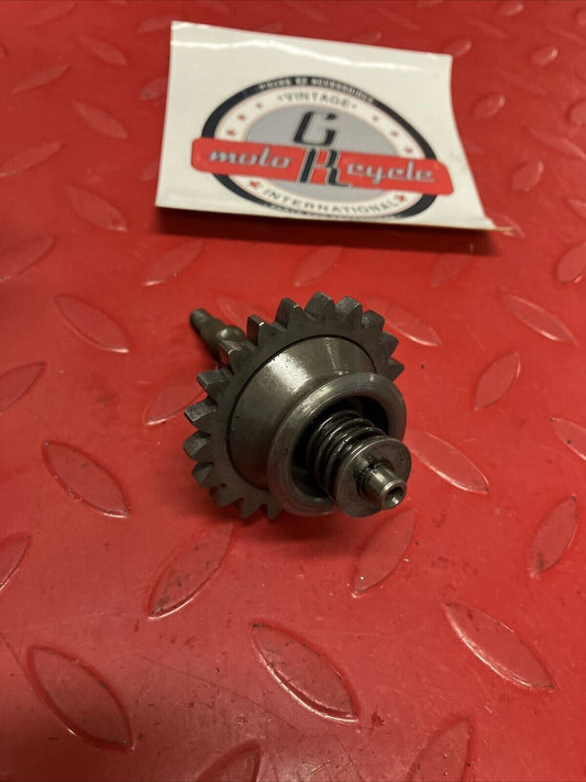 Honda CR250R 1984 waterpump water pump shaft gear 3