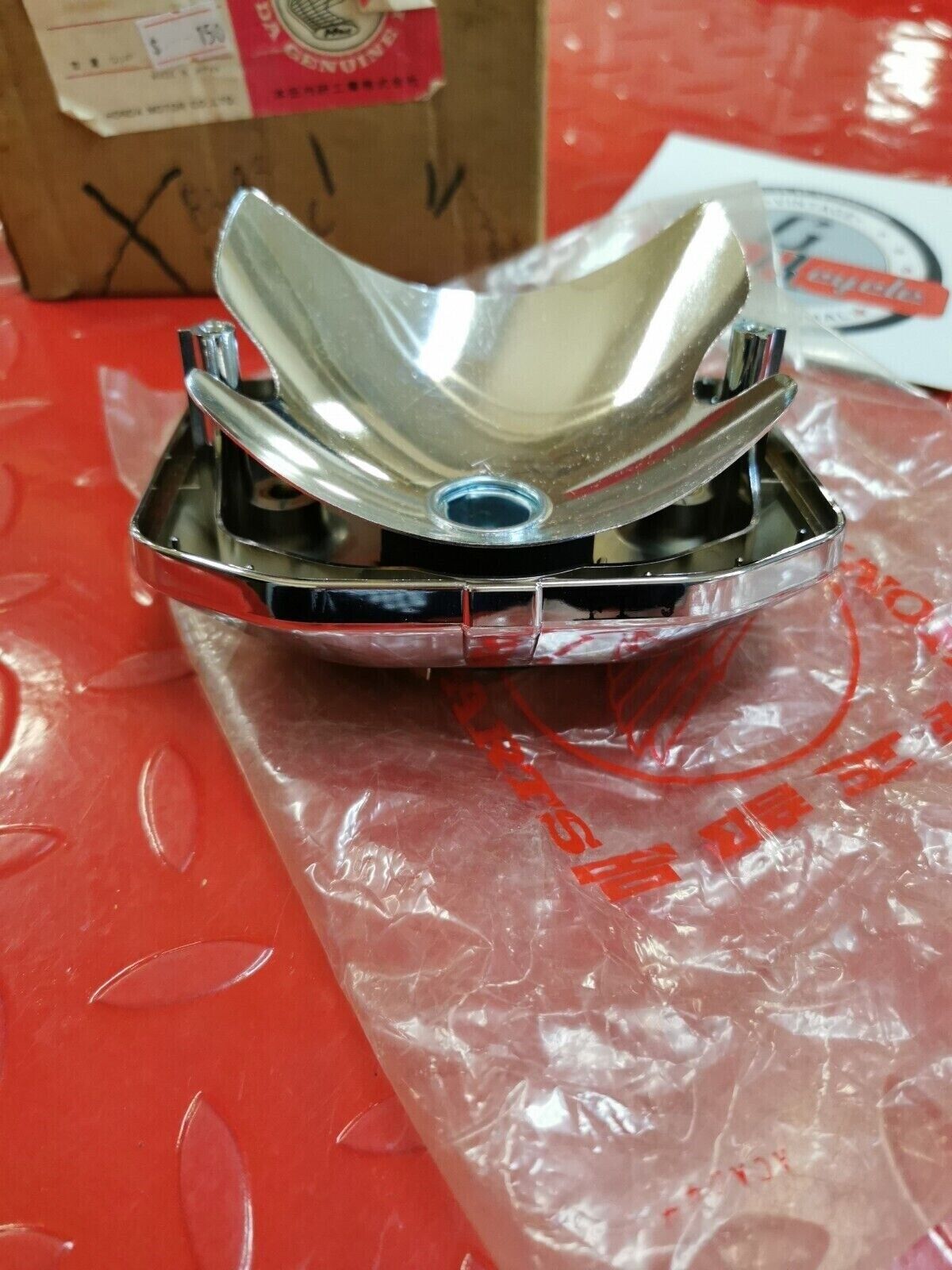 NOS Honda 1982 1983 CM250C BASE, TAILLIGHT 33703-KB4-671 H10