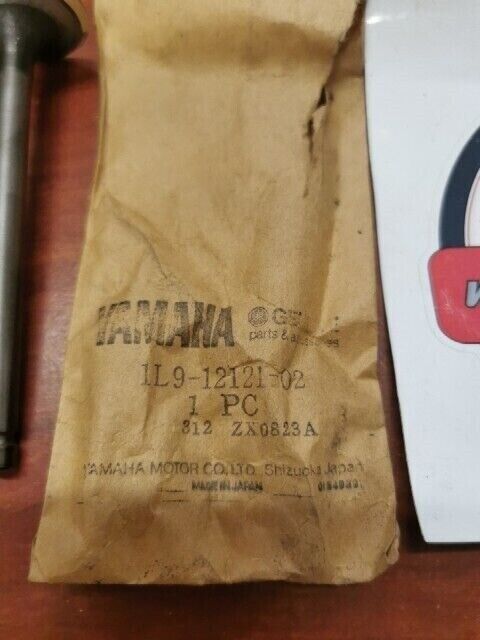 NOS Yamaha XS400 EXHAUST VALVE SUB 1L9-12121-00-00 1L9-12121-01-00 Y135