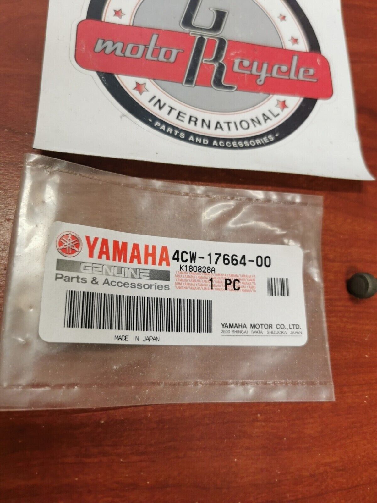 NOS Yamaha GUIDE PIN 4CW-17664-00-00 Y81