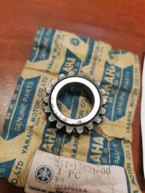 NOS Yamaha DT100 FS1 FS50 G6S JT2 L5T YL2 KICK PINION GEAR 254-15631-00-00 Y124