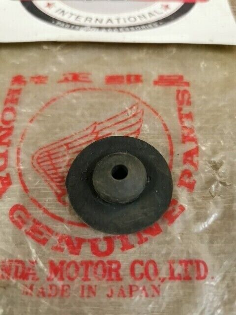 NEW NOS HONDA C50 C50L 1982 - 1996 RUBBER BATTERY BOX 83618-323-000 H79