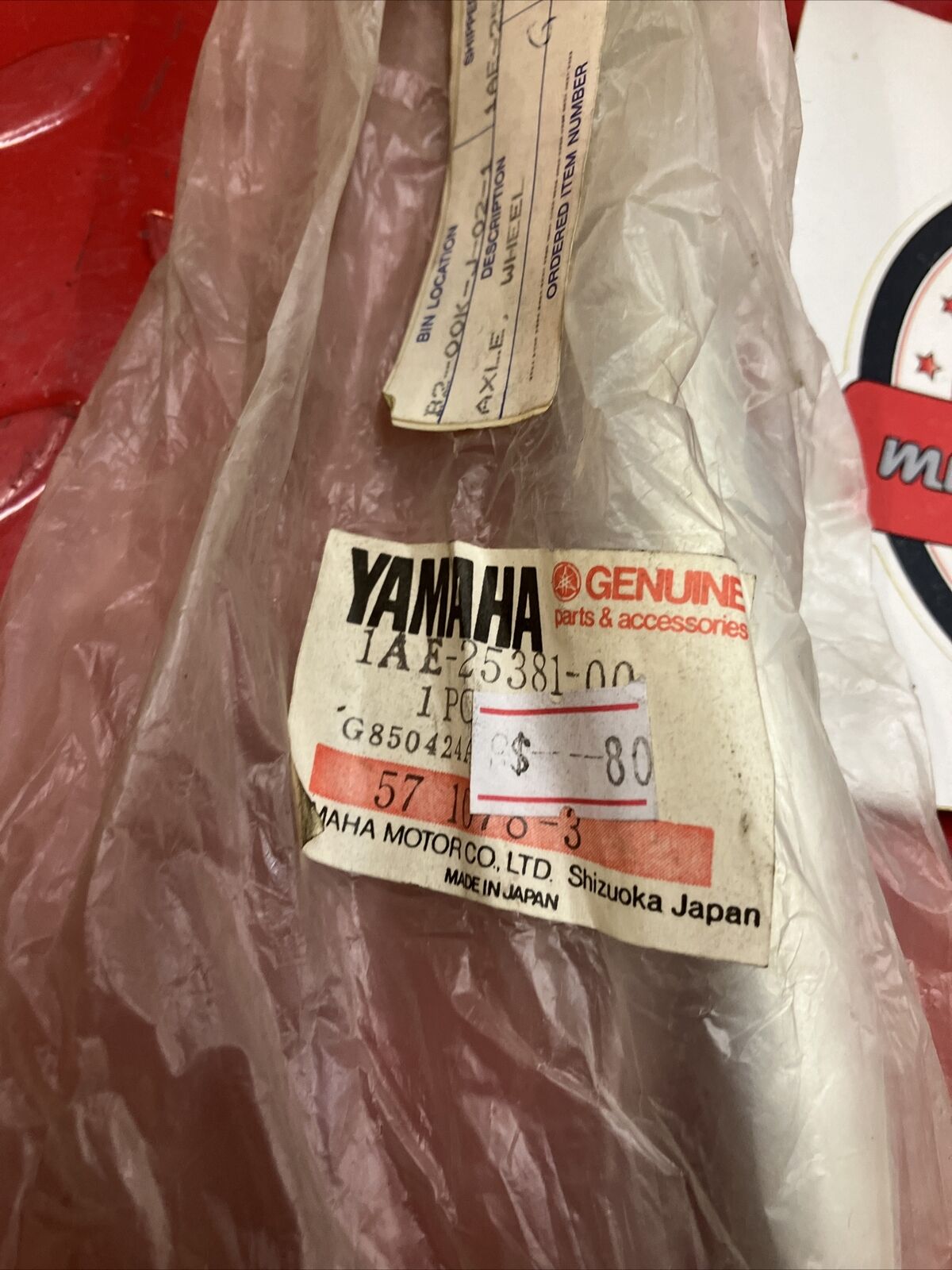 NOS Yamaha FZ700 FZ750 FZX700 TDM850 REAR WHEEL AXLE 1AE-25381-01-00 Y35