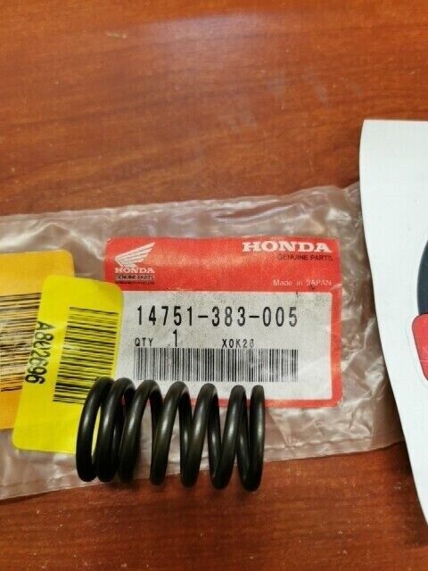 NOS Honda ATC200 XL125 XL185S XR200R VALVE OUTER SPRING 14751-383-005 H107