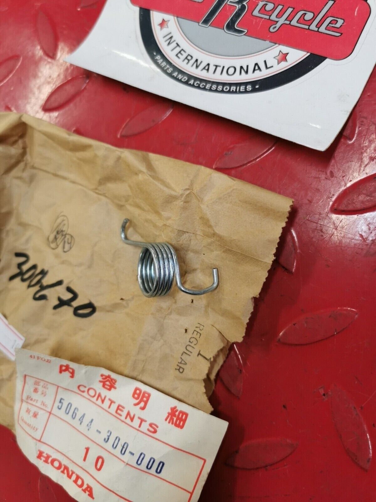 NOS Honda GL1000 SPRING L. STEP RETURN STAND 50644-300-000 50644-300-670 H32