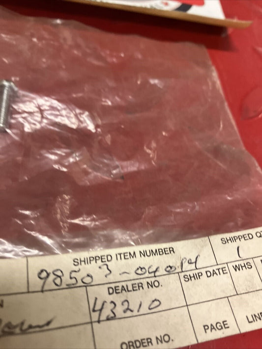 NOS YAMAHA SCREW PAN HEAD 98503-04014-00 SUB BY 98580-04014-00 Y66