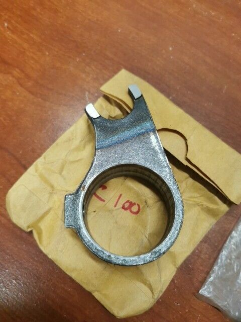 NOS Honda C100 C102 C105 GEARSHIFT FORK 24211-001-020 / 24211-001-010 SUB. H99