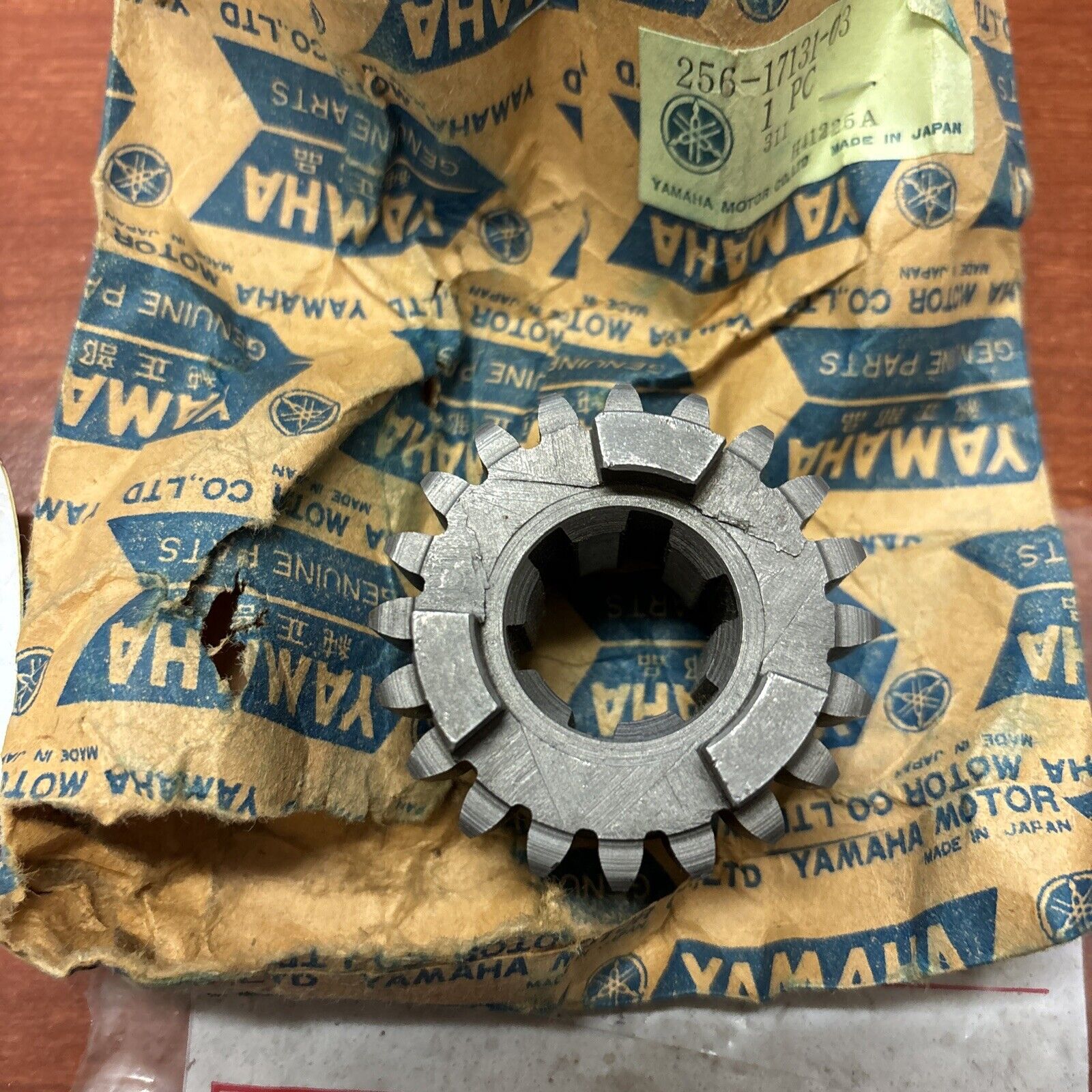 NOS Yamaha TX650 TX750 XS1 3RD PINION GEAR 256-17131-03 SUB 256-17131-02-00 Y172