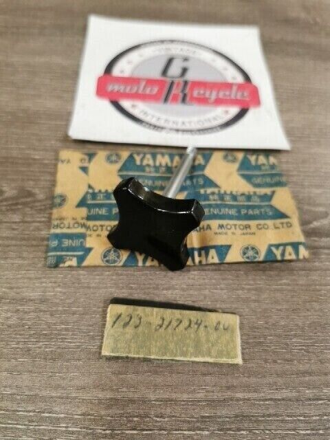 NOS YAMAHA YG1T MJ2 MG1T MJ2T YJ2 KNOB SIDE COVER 2122-21724-00-00 Y155