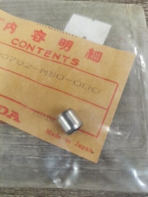 NOS HONDA CB1000 1995 CB1000F 1993 PIN DOWEL 8X8 90702-MB0-000 H74