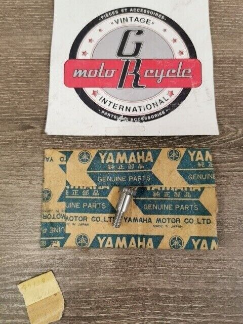 NOS YAMAHA FZR1000AC TZ125G XC180DN XT350T YZ100D BOLT 90109-06410-00 Y158