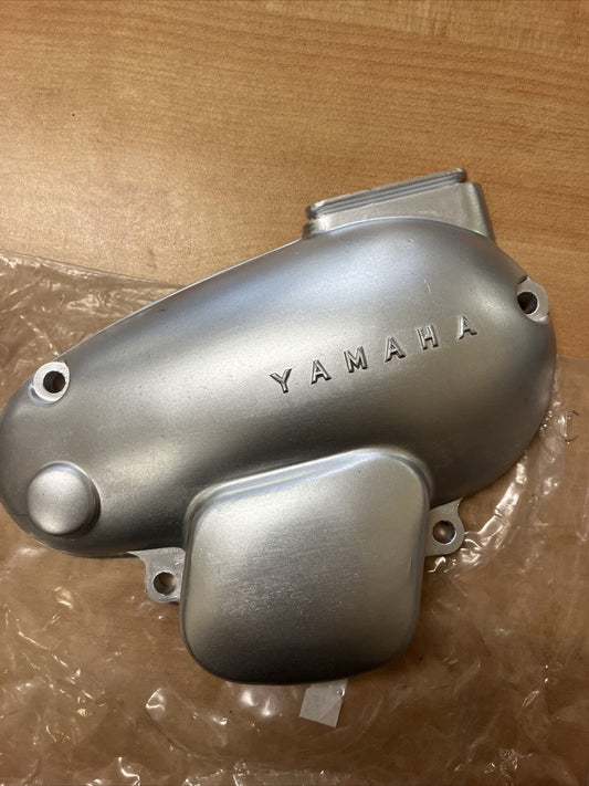 NOS YAMAHA YGS1 YG1 1964 - 1966 COVER CARBURETOR  126-15413-00-00  Y37