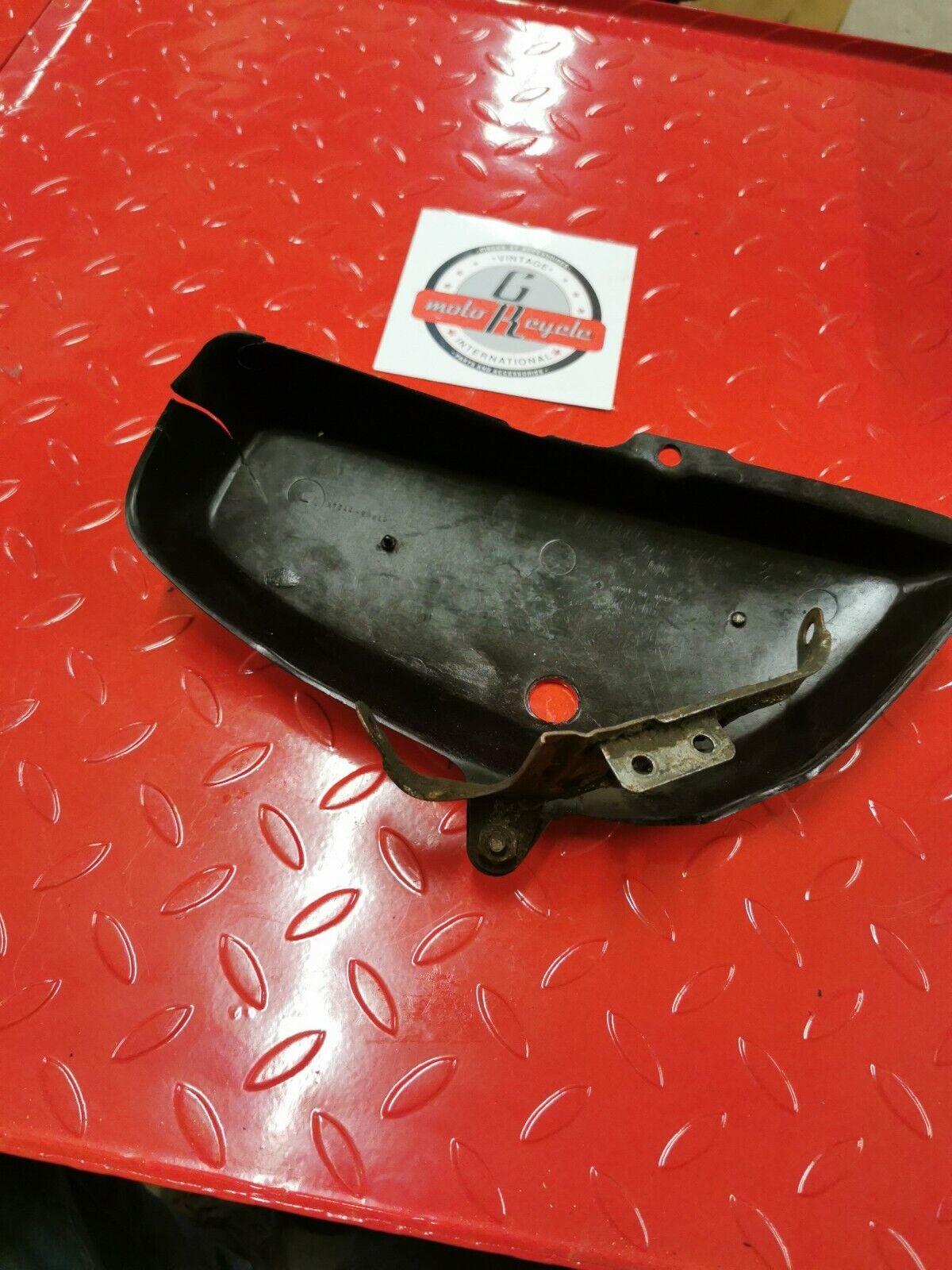 Suzuki TC125 1976 left side cover panel fairing