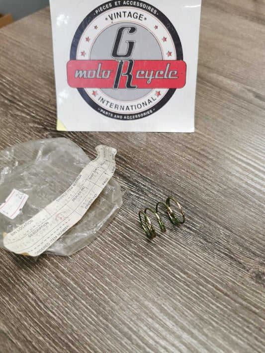 NOS YAMAHA  SPRING 90501-12090-00  Y56