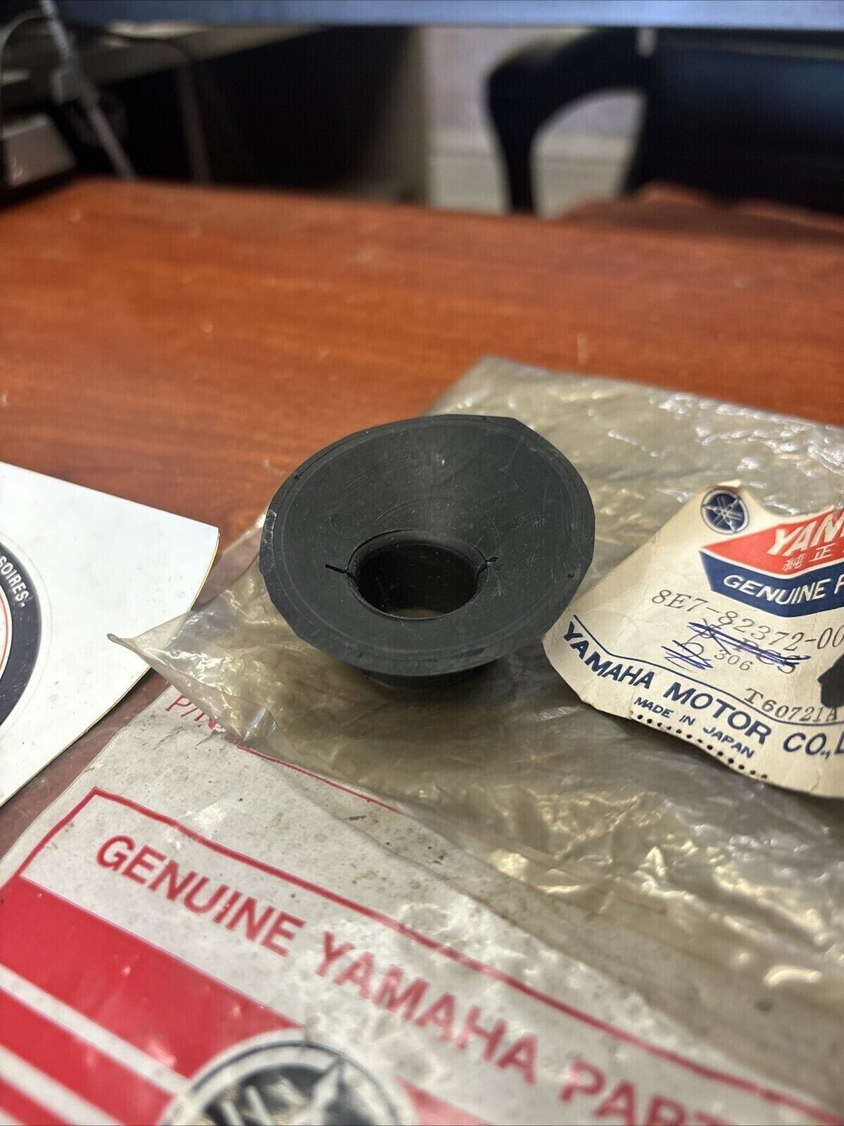 NOS Yamaha EX340 EX440 PLUG CAP SEAL 8E7-82372-00-00 Y182