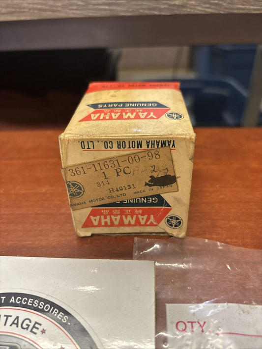 NOS Yamaha 1973 1974 1975 RD250 PISTON STD 361-11631-00-98 SUB 361-11631-03 Y175