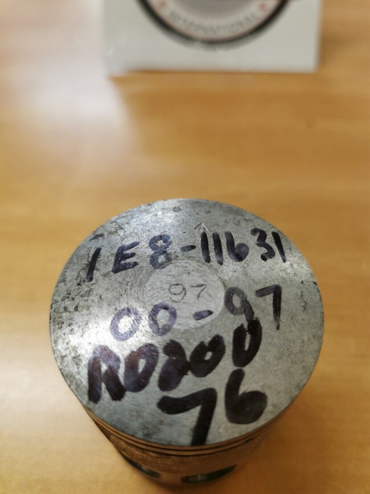 NOS YAMAHA RD200 1976 PISTON STD  1E8-11631-00-97 Y45