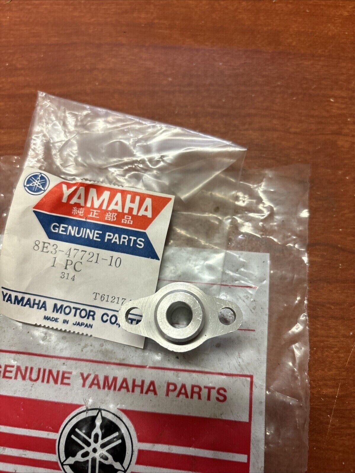NOS Yamaha EC340 ET250 ET340 EX440 METER HOUSING COVER 8E3-47721-10-00 Y185