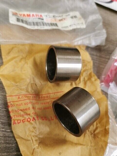 NOS YAMAHA TZR250 1987 - 1989 PISTON ASSY CALIPER KIT 1KT-W0057-00-00 Y104