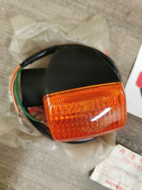 NOS HONDA VF700F VF750F 1983 1984 TURN SIGNAL WINKER L FR 33450-MB2-671 H83