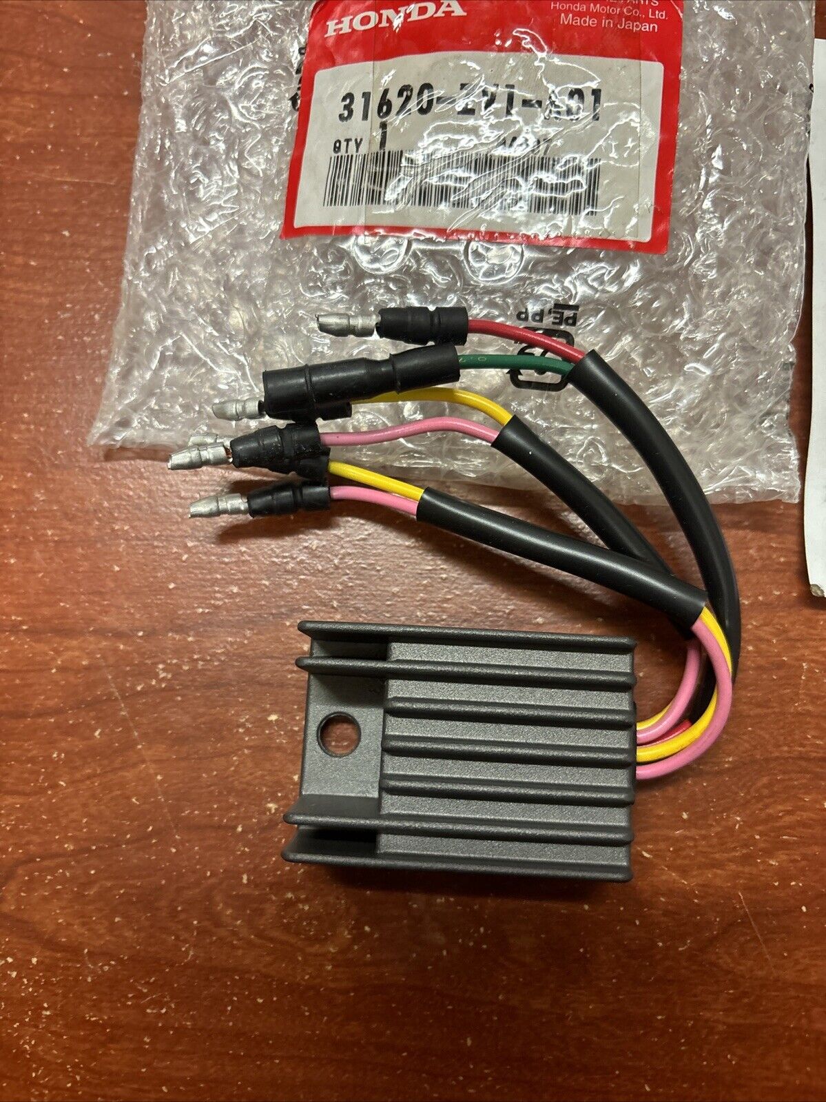 NOS Honda 1997 - 2007 5HP BF5 REGULATOR RECTIFIER 31620-ZV1-A01 H183