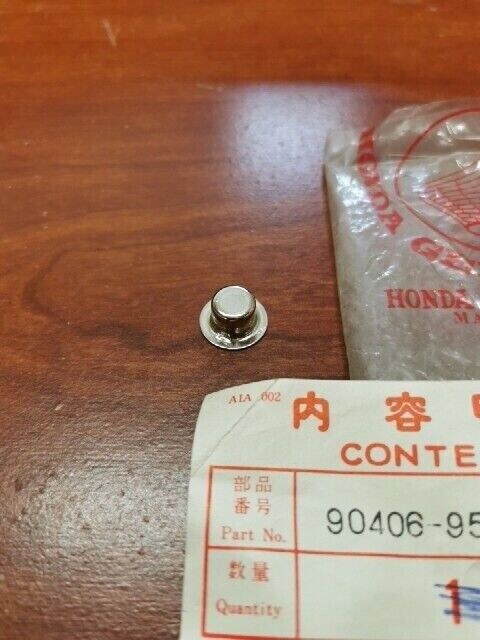 NOS Honda PUSH NUT 8MM 90406-952-000 H90