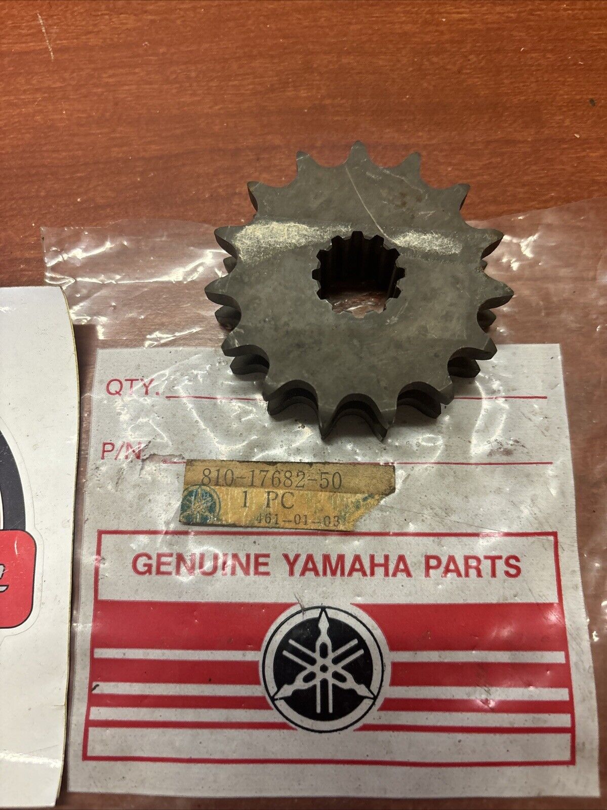 NOS Yamaha GP292 SL338 SL433 CHAIN DRIVE SPROCKET 15T 810-17682-50-00 Y177