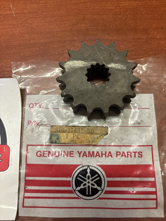 NOS Yamaha GP292 SL338 SL433 CHAIN DRIVE SPROCKET 15T 810-17682-50-00 Y177