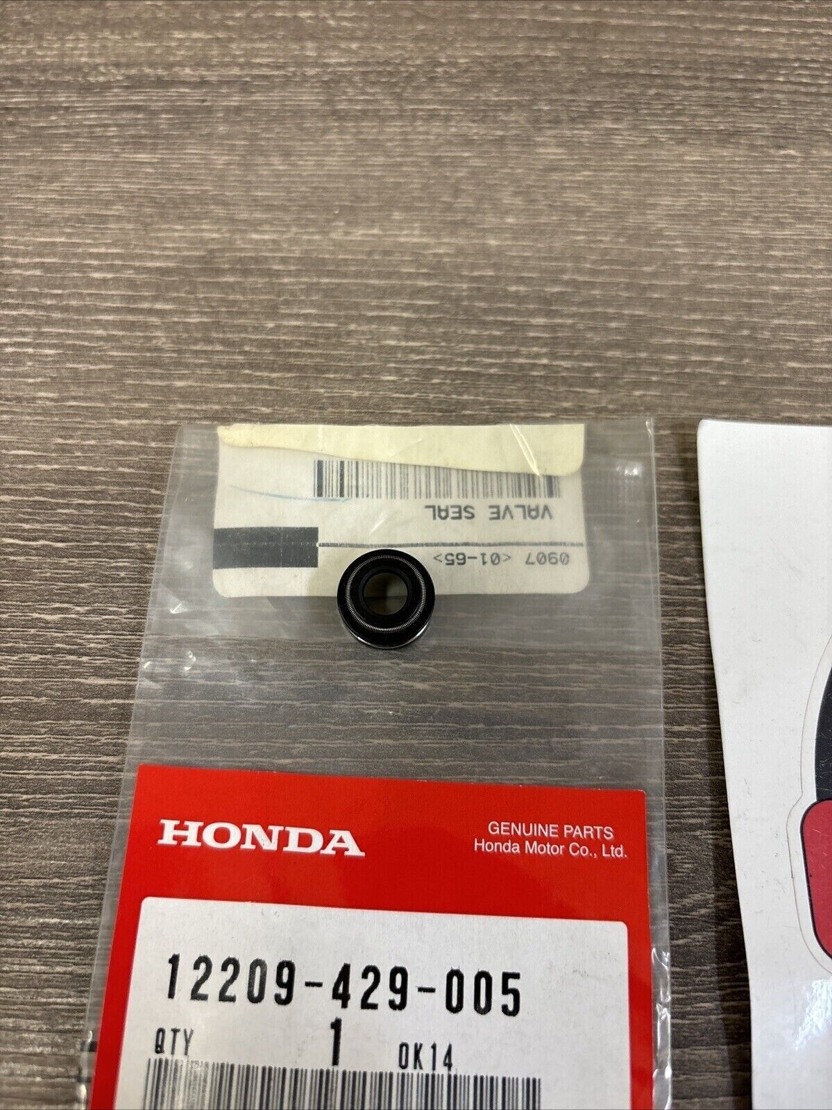 NOS Honda FT500 XL500 XR500 VALVE STEM SEAL 12209-429-005 H117