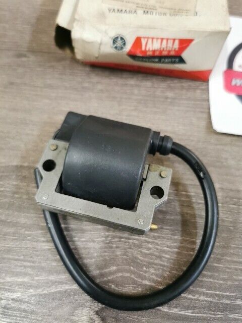 NOS YAMAHA RS100B DT400D RS100C DT175C TY175C IGNITION COIL 1M1-82310-40-00 Y160