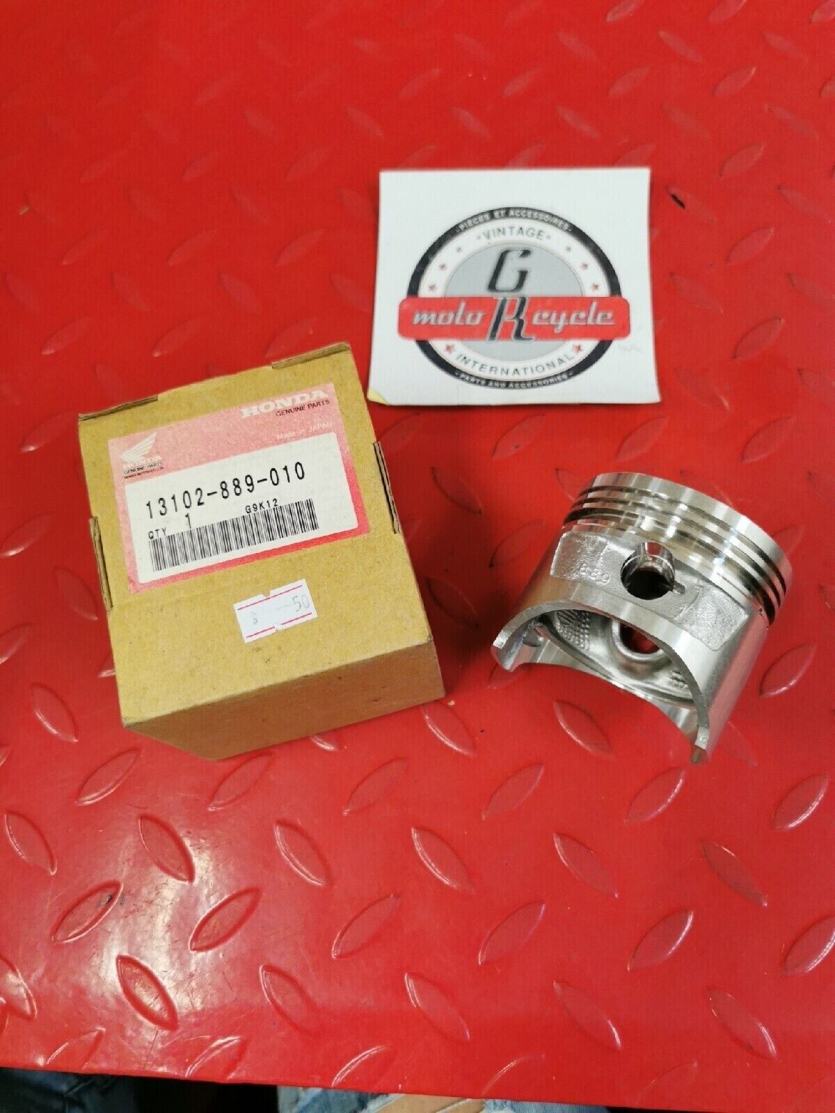 NOS HONDA G300  PISTON 0.25 13102-889-010 H40