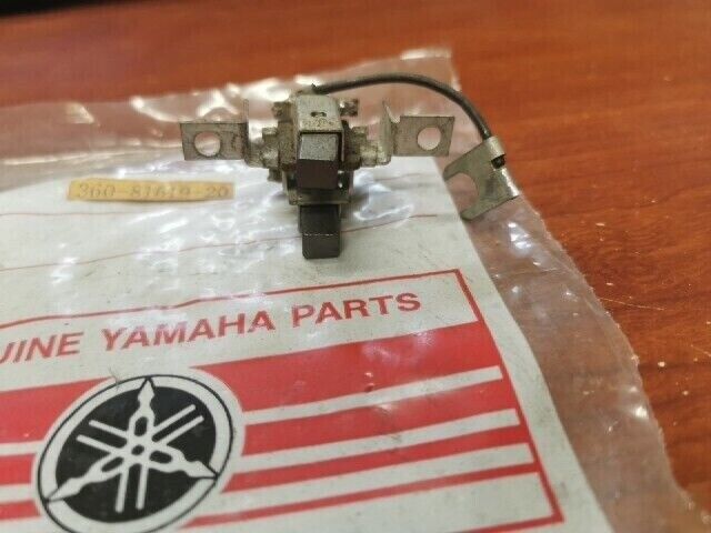 NOS Yamaha DS7 R5 RD250 RD350 BRUSH HOLDER 360-81619-20-00 Y162