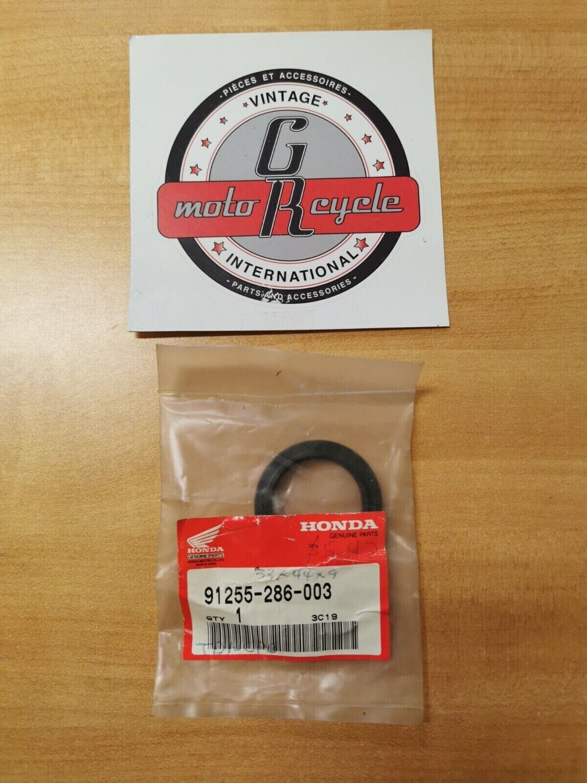 NOS Honda CB350 CL350 SL350 FORK OIL SEAL 91255-286-003 H26