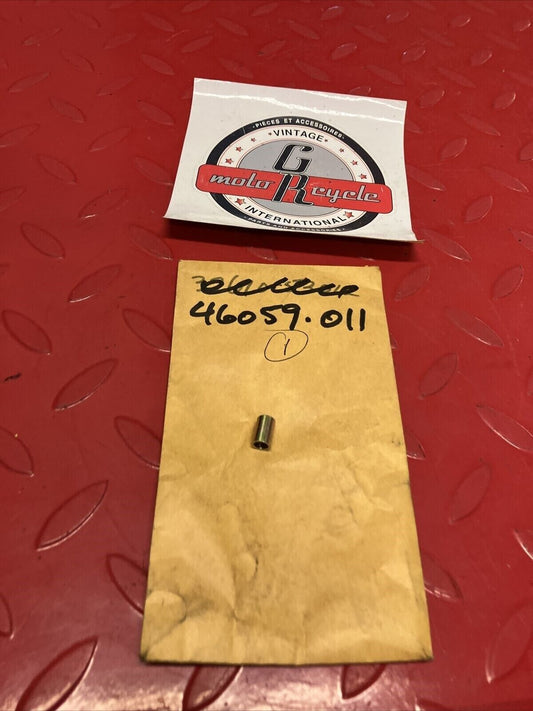 NOS KAWASAKI LEVER BOLT COLLAR 46059-011 K18