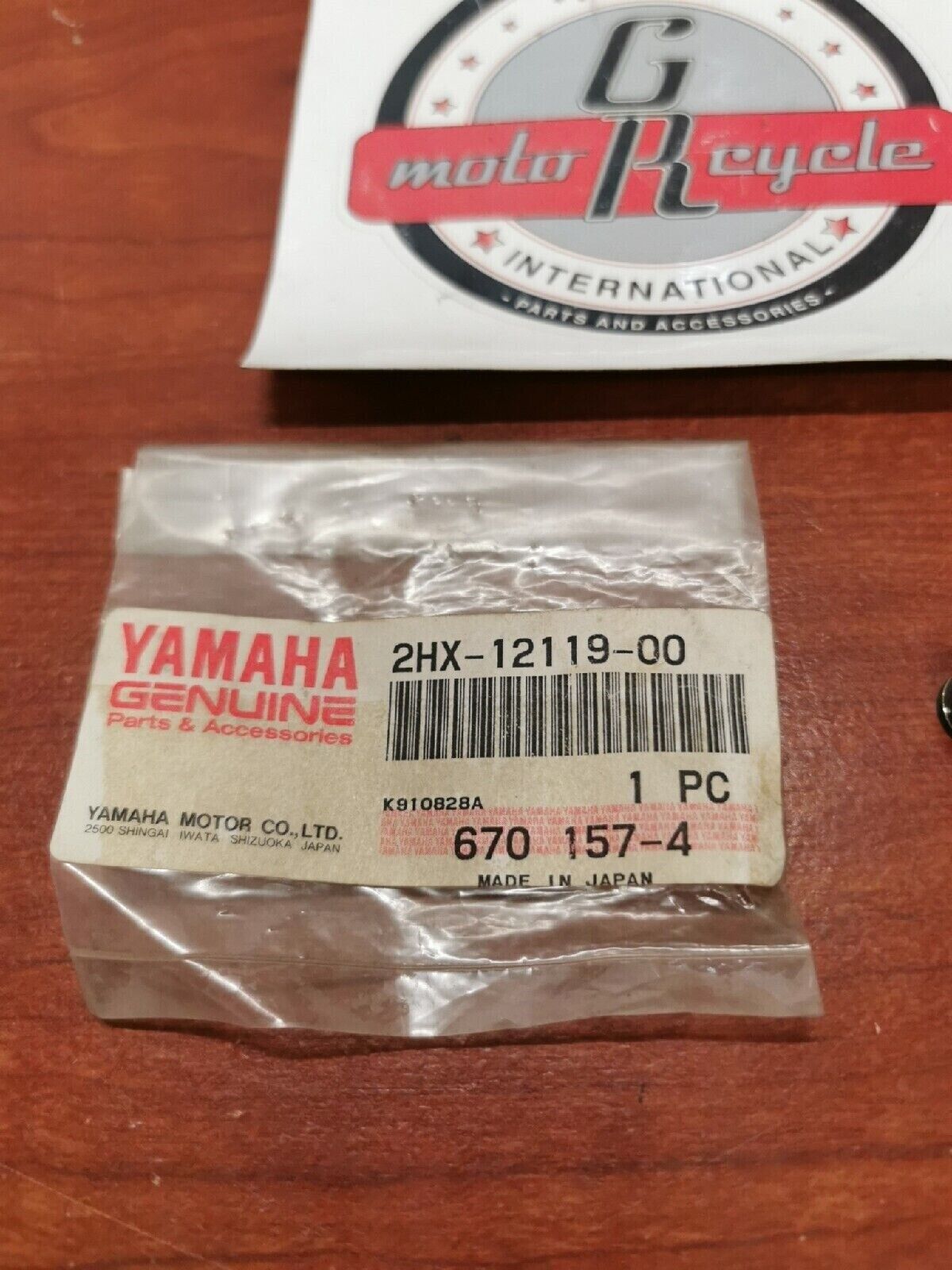 NOS Yamaha VALVE STEM SEAL 2HX-12119-00-00 Y72