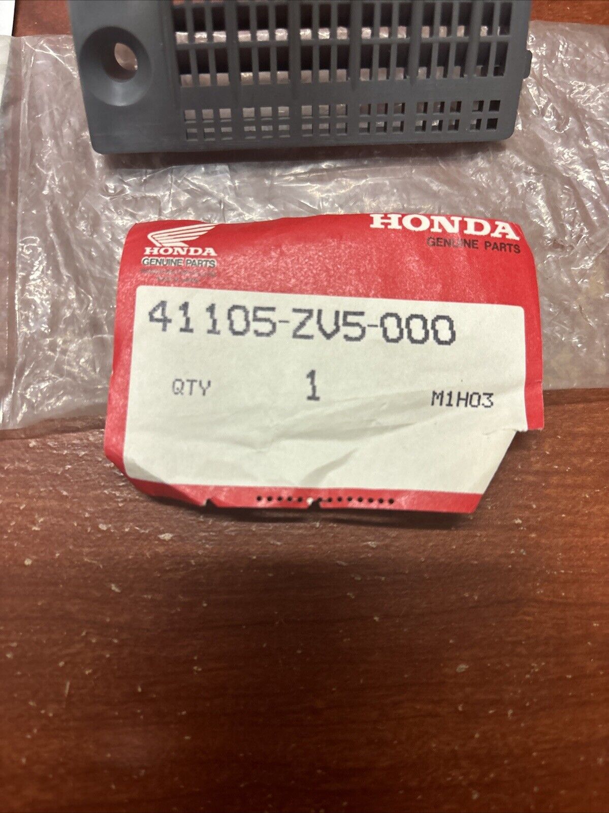 NOS Honda BF25 BF30 BF35 BF40 BF50 BF75 LEFT WATER SCREEN 41105-ZV5-000 H179