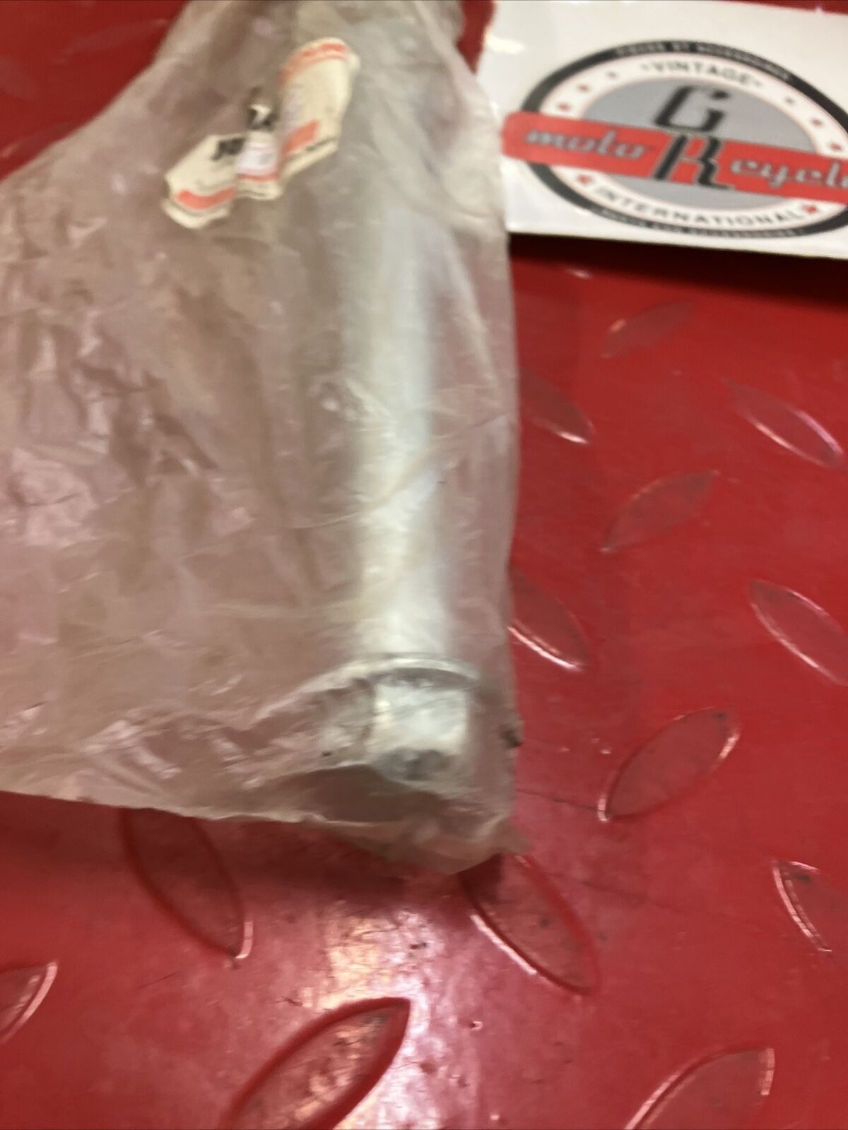 NOS Yamaha FZ700 FZ750 FZX700 TDM850 REAR WHEEL AXLE 1AE-25381-01-00 Y35